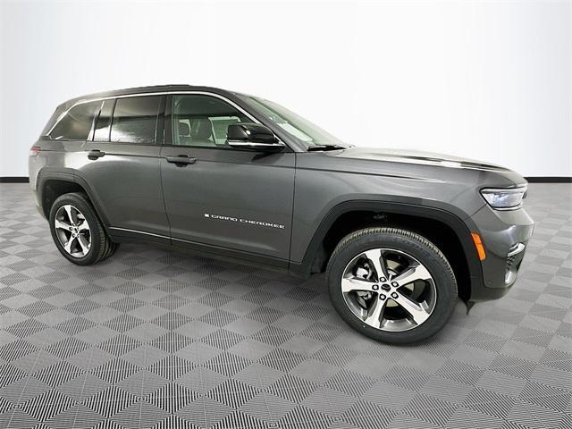 new 2025 Jeep Grand Cherokee car, priced at $52,200