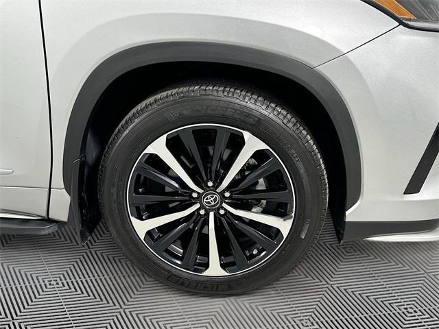 used 2022 Toyota Highlander car, priced at $35,845