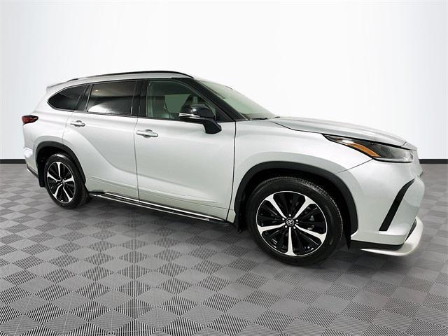 used 2022 Toyota Highlander car, priced at $35,845