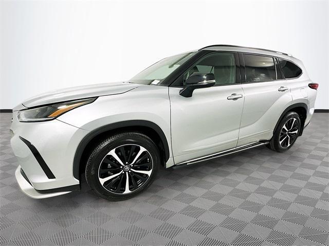 used 2022 Toyota Highlander car, priced at $35,845