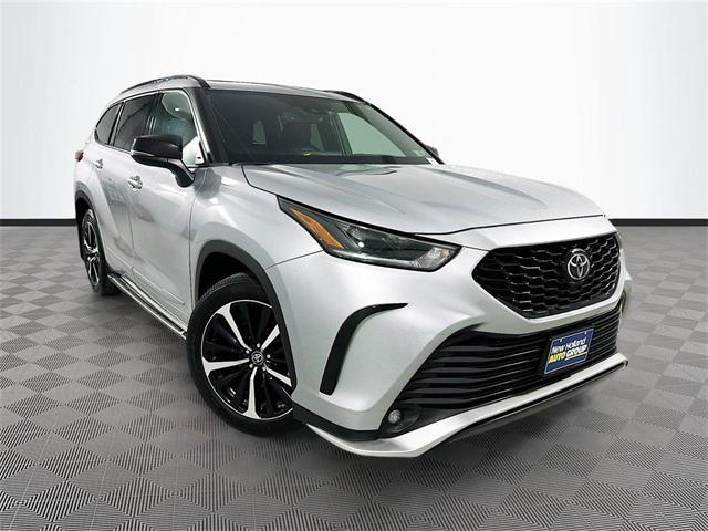 used 2022 Toyota Highlander car, priced at $35,845