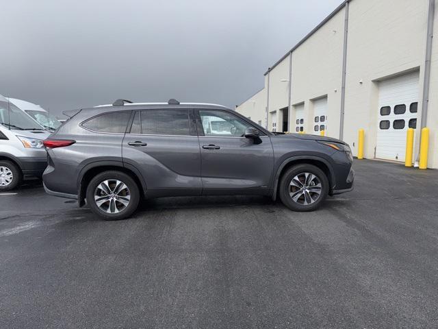 used 2022 Toyota Highlander Hybrid car, priced at $42,637