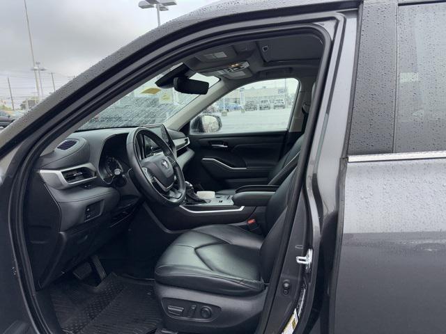 used 2022 Toyota Highlander Hybrid car, priced at $42,637