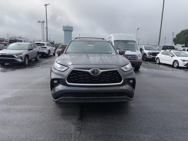 used 2022 Toyota Highlander Hybrid car, priced at $42,637