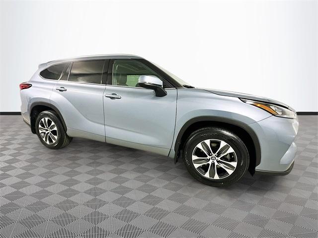 used 2020 Toyota Highlander car, priced at $31,990