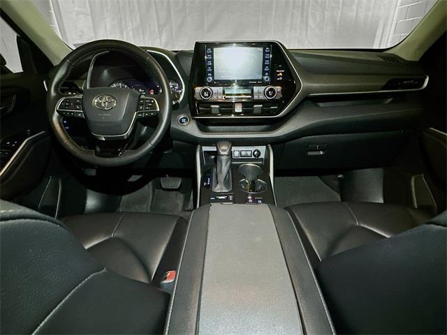 used 2020 Toyota Highlander car, priced at $31,990