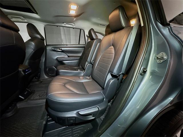 used 2020 Toyota Highlander car, priced at $31,990