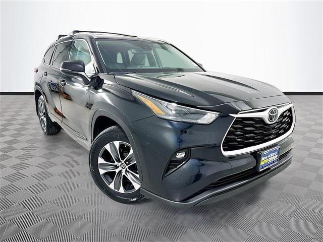 used 2022 Toyota Highlander car, priced at $38,689