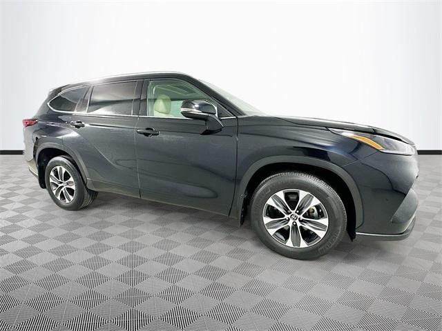 used 2021 Toyota Highlander car, priced at $34,522