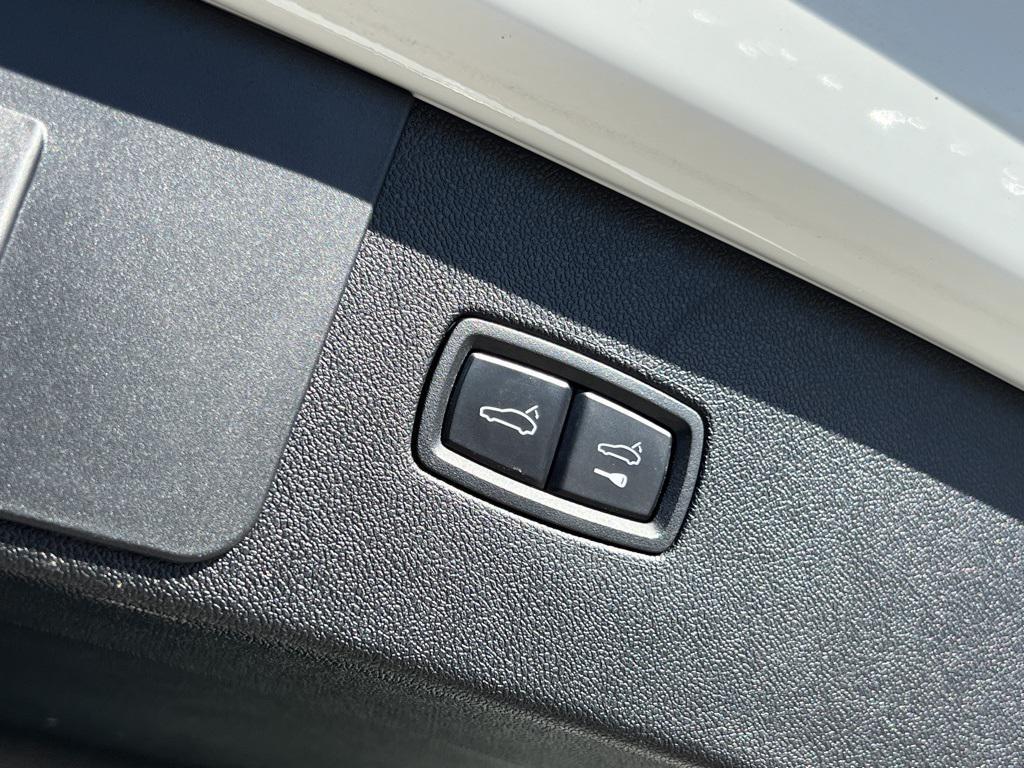 used 2022 Porsche Cayenne car, priced at $47,990