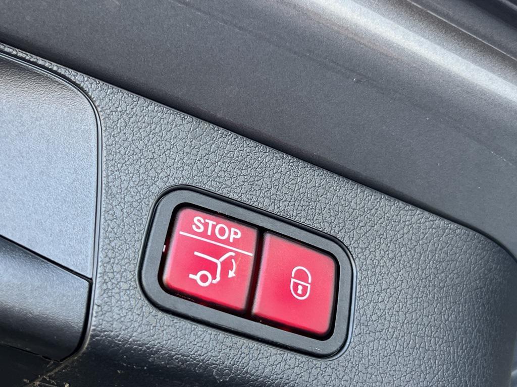 used 2022 Mercedes-Benz GLB 250 car, priced at $30,990