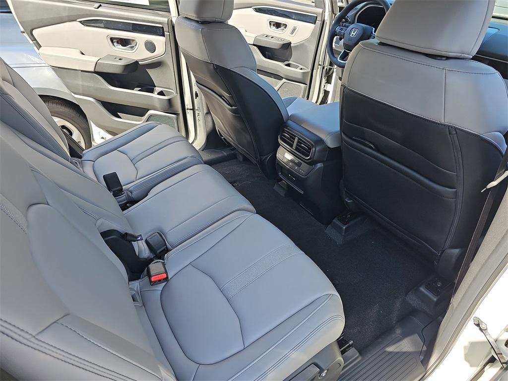 new 2025 Honda Pilot car, priced at $47,050