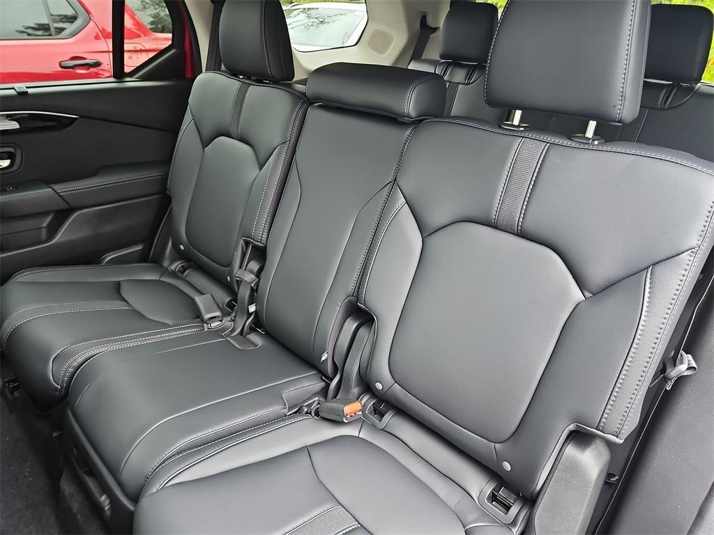 new 2025 Honda Pilot car, priced at $53,450