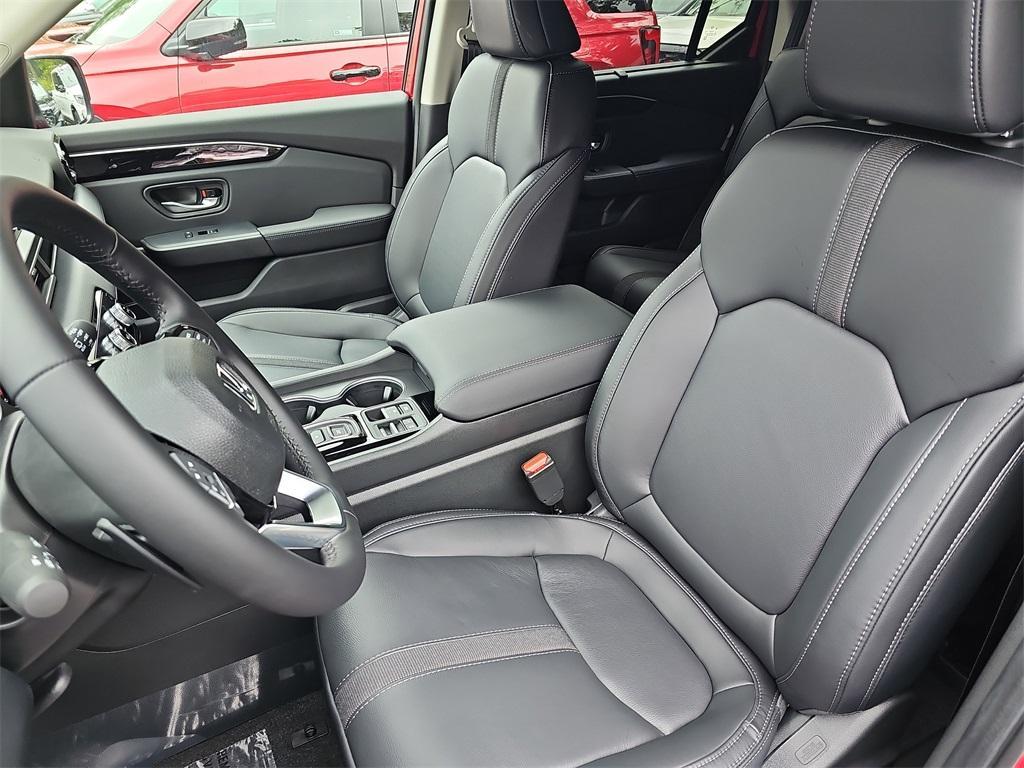 new 2025 Honda Pilot car, priced at $53,450