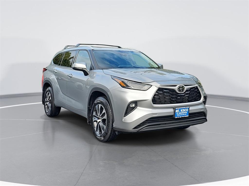 used 2022 Toyota Highlander car, priced at $31,495