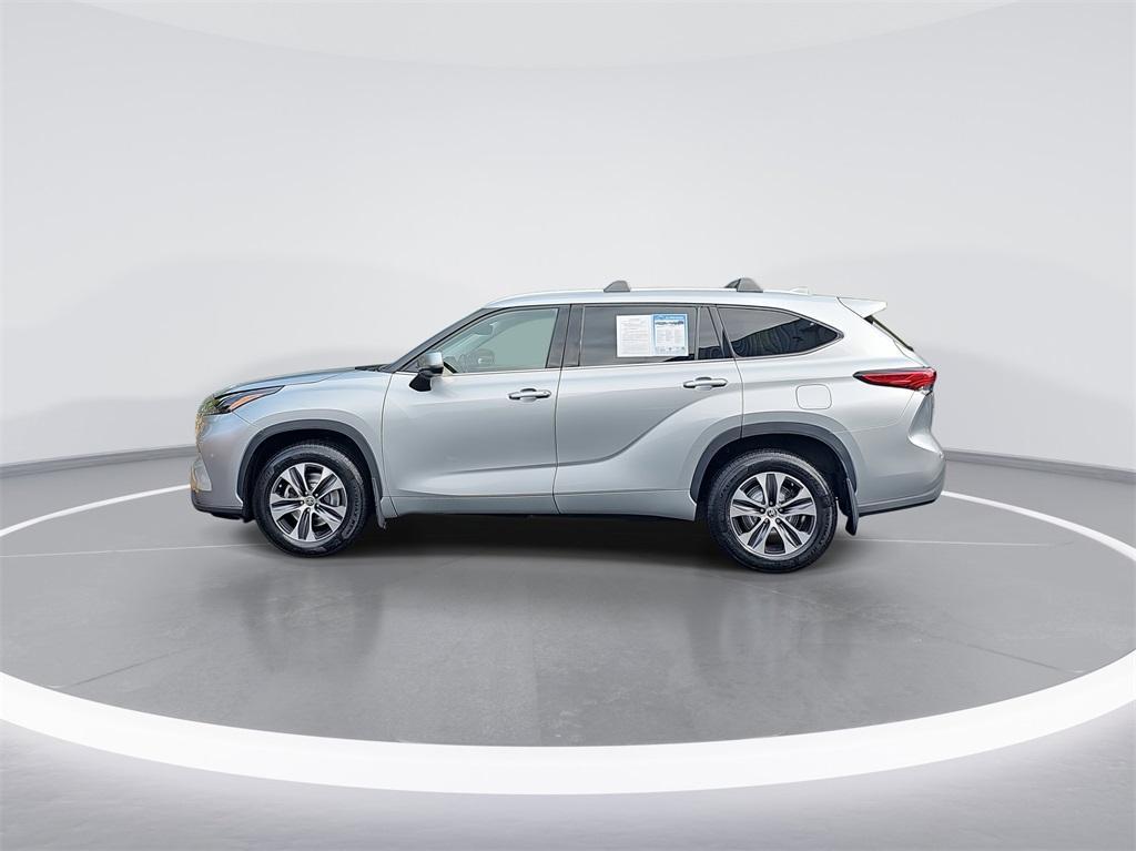 used 2022 Toyota Highlander car, priced at $31,495