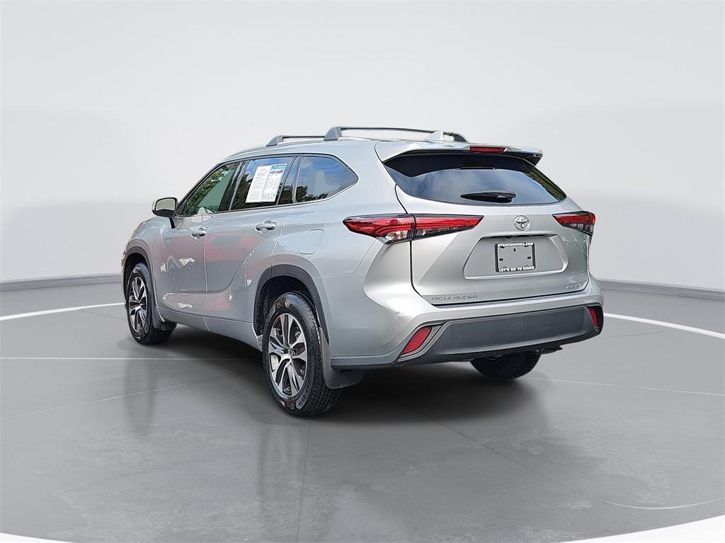 used 2022 Toyota Highlander car, priced at $31,495