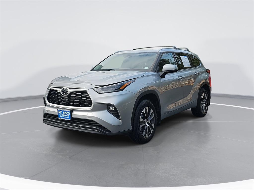 used 2022 Toyota Highlander car, priced at $31,495