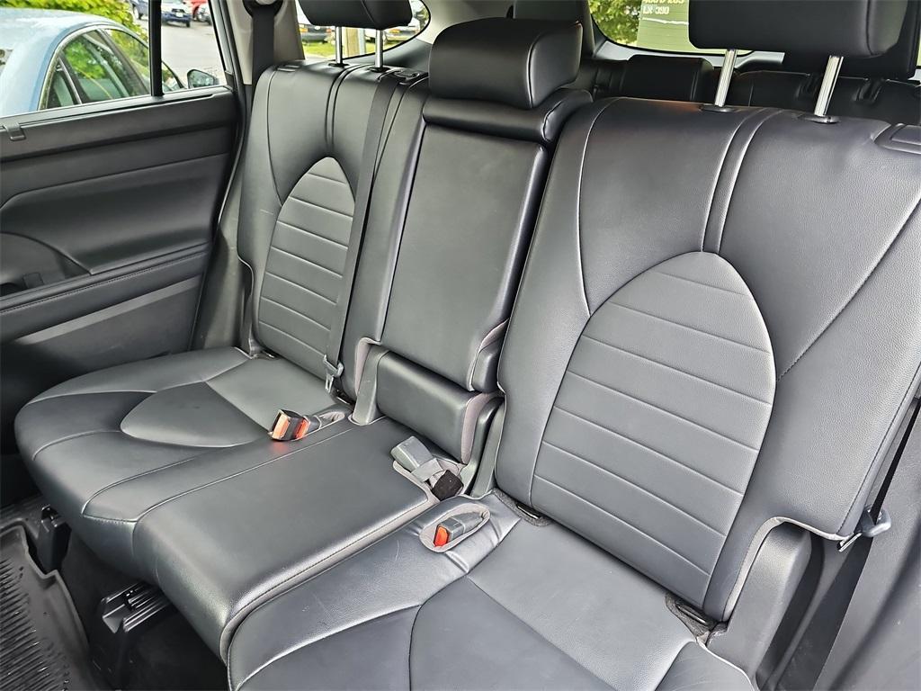 used 2022 Toyota Highlander car, priced at $31,495