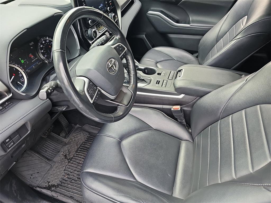 used 2022 Toyota Highlander car, priced at $31,495