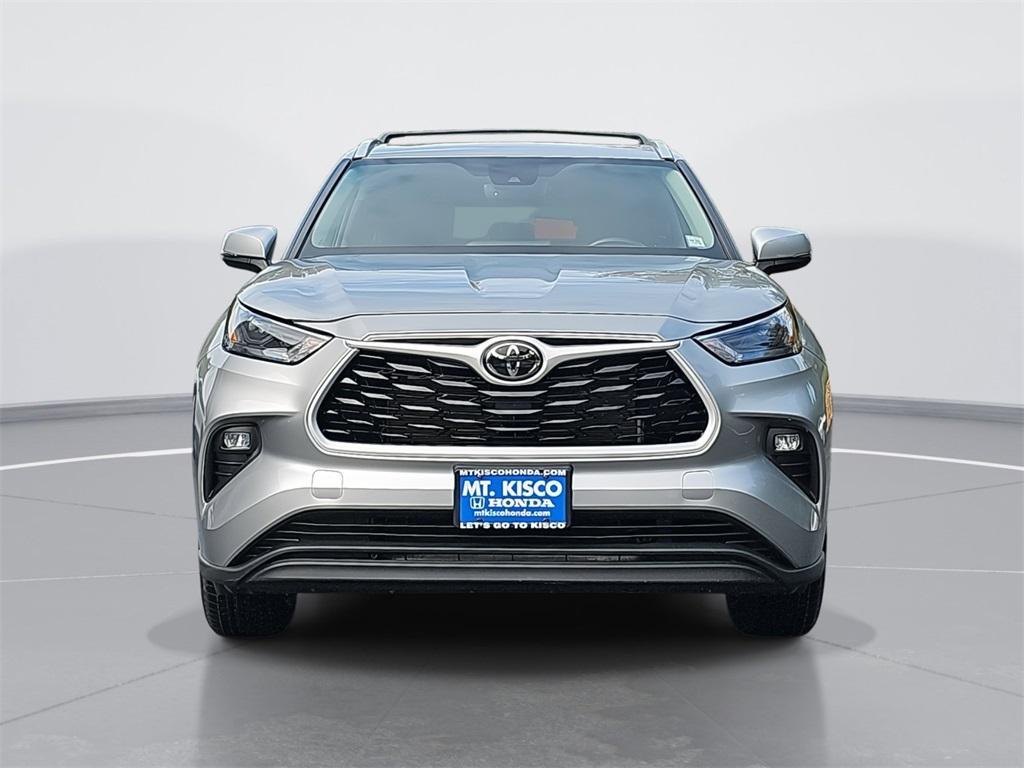 used 2022 Toyota Highlander car, priced at $31,495