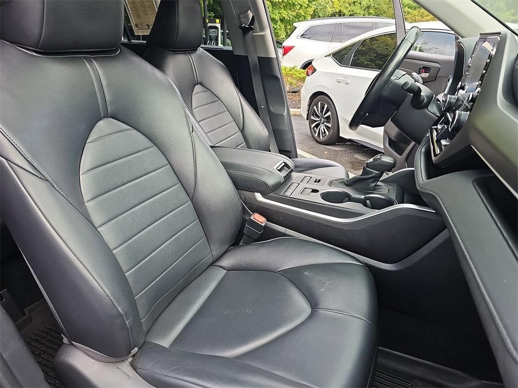 used 2022 Toyota Highlander car, priced at $31,495