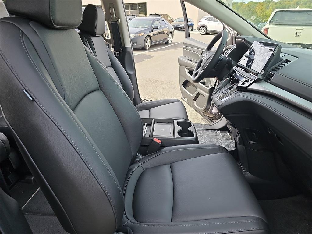 new 2026 Honda Odyssey car, priced at $44,290