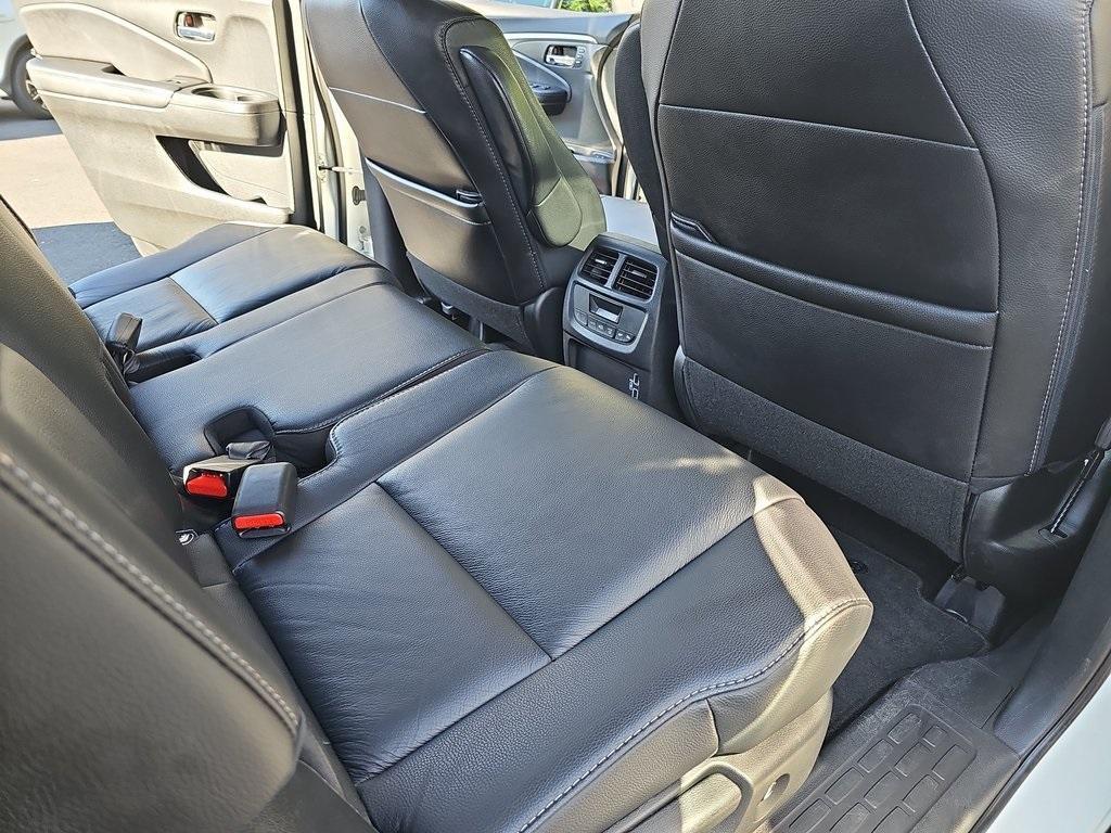 used 2022 Honda Pilot car, priced at $27,995