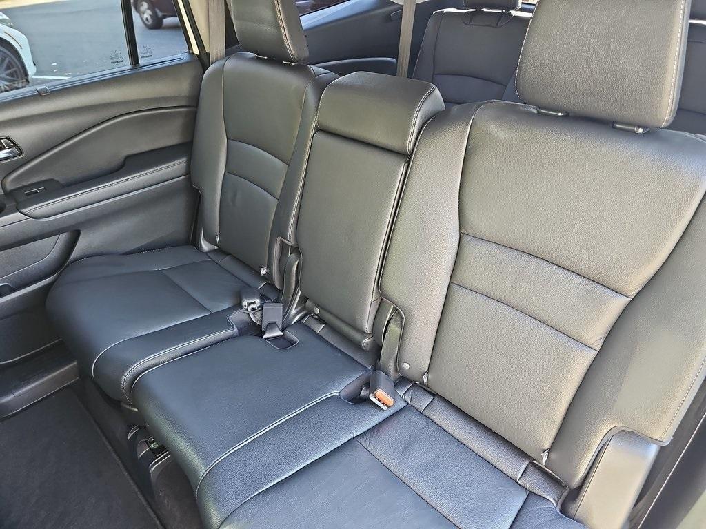 used 2022 Honda Pilot car, priced at $27,995