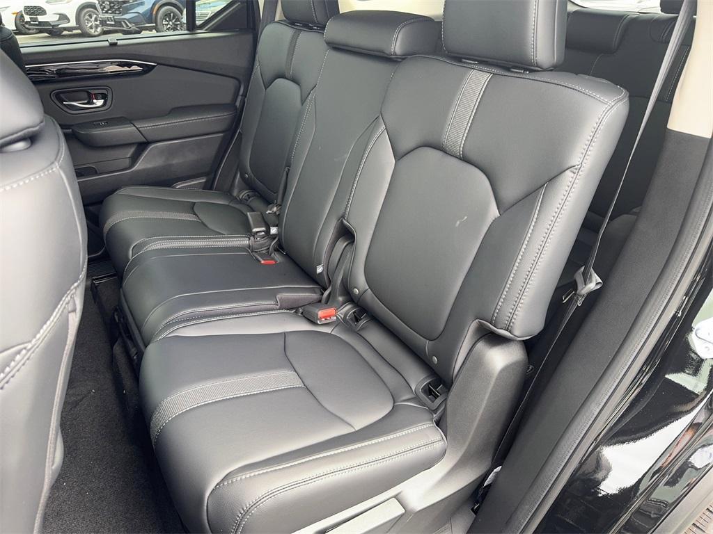 new 2025 Honda Pilot car, priced at $47,095