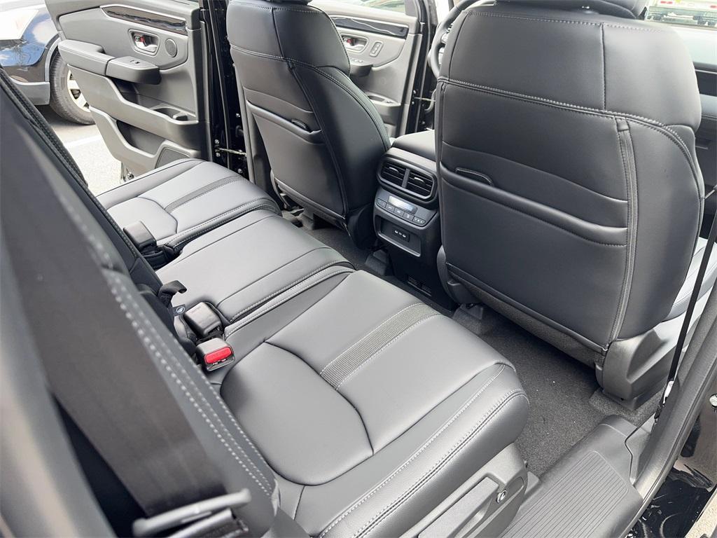 new 2025 Honda Pilot car, priced at $47,095