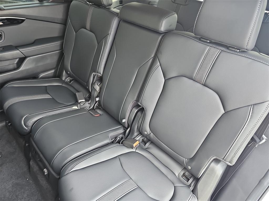 new 2025 Honda Pilot car, priced at $47,095