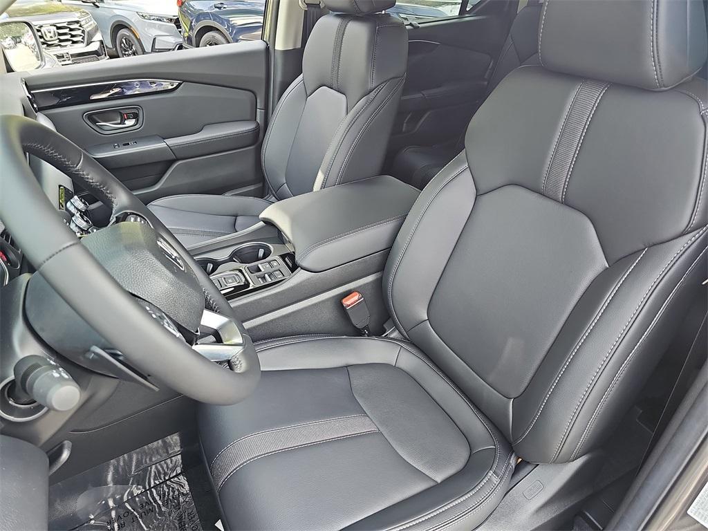 new 2025 Honda Pilot car, priced at $47,095