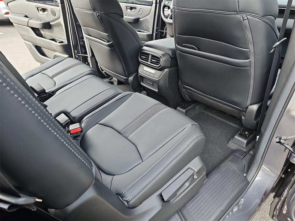 new 2025 Honda Pilot car, priced at $47,095
