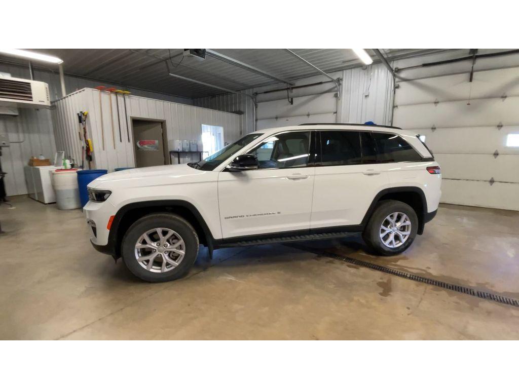 used 2022 Jeep Grand Cherokee car, priced at $33,740