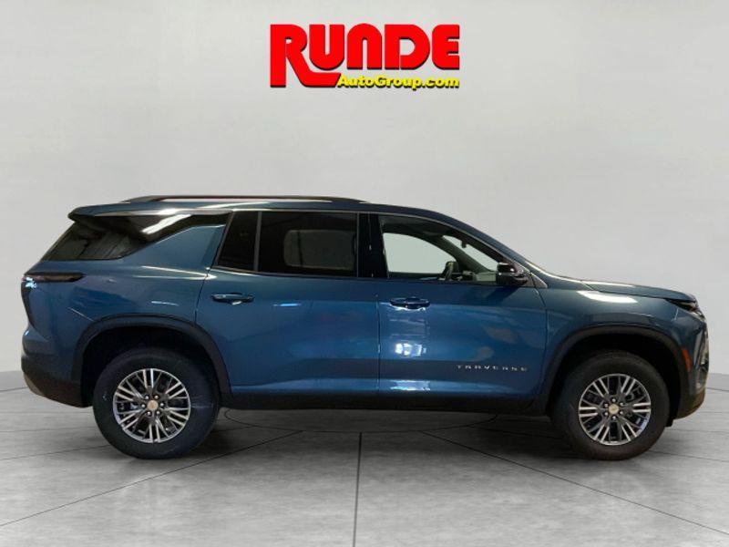 new 2025 Chevrolet Traverse car, priced at $41,995