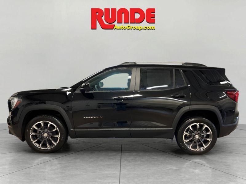 new 2025 GMC Terrain car, priced at $40,120