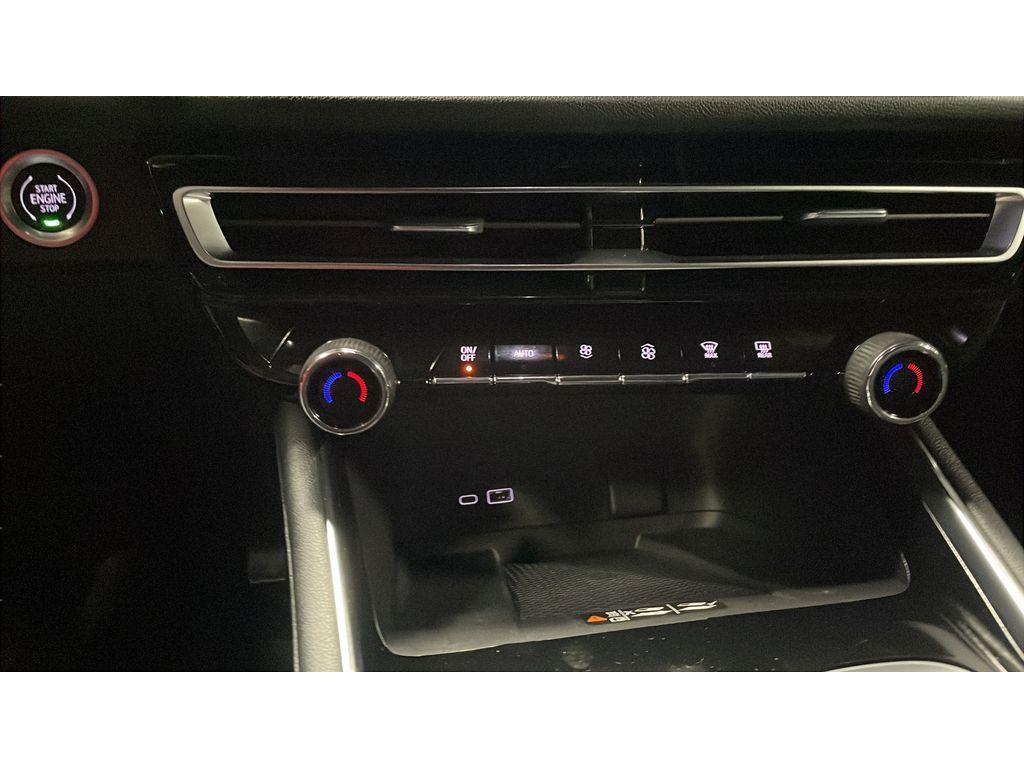 used 2024 Chevrolet Traverse car, priced at $43,990