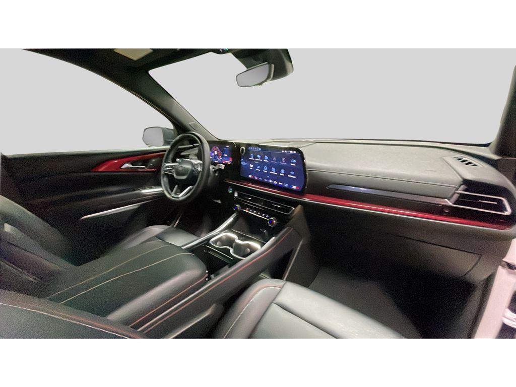 used 2024 Chevrolet Traverse car, priced at $43,990