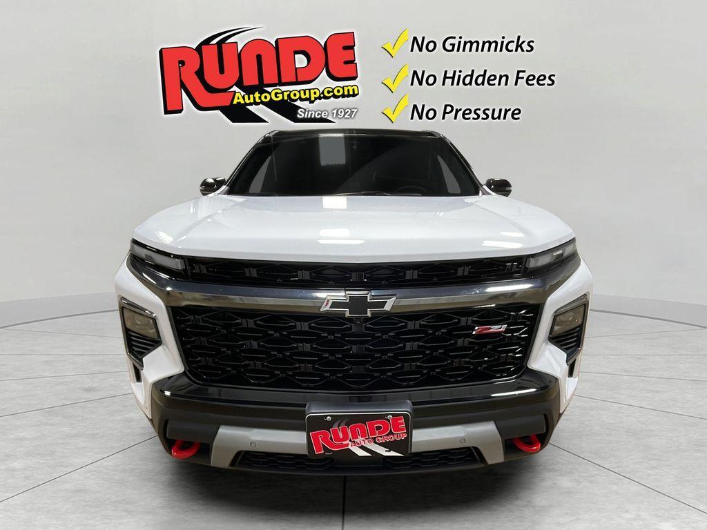 used 2024 Chevrolet Traverse car, priced at $43,990