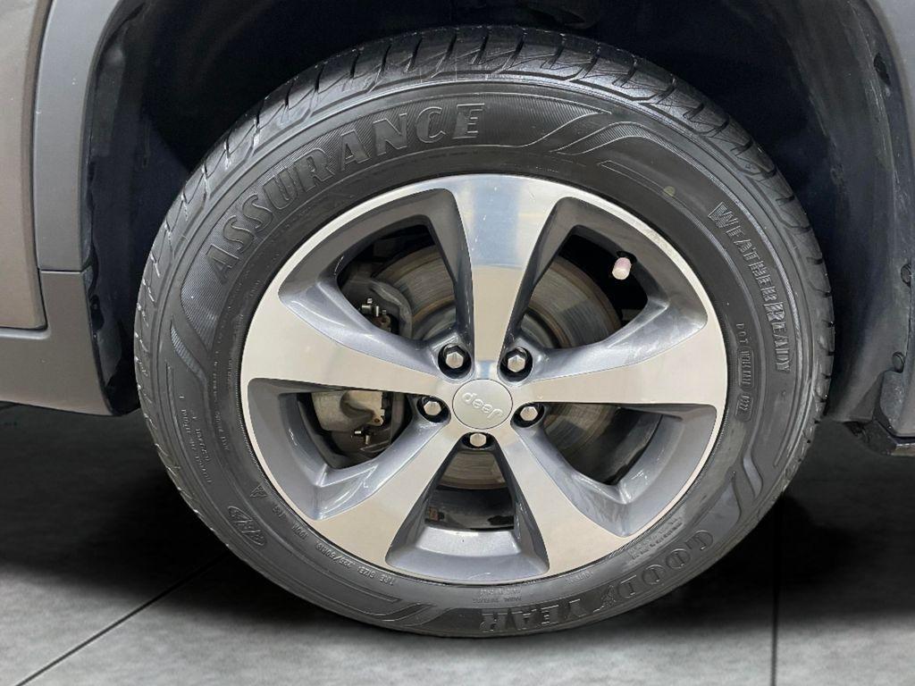 used 2019 Jeep Cherokee car, priced at $14,990