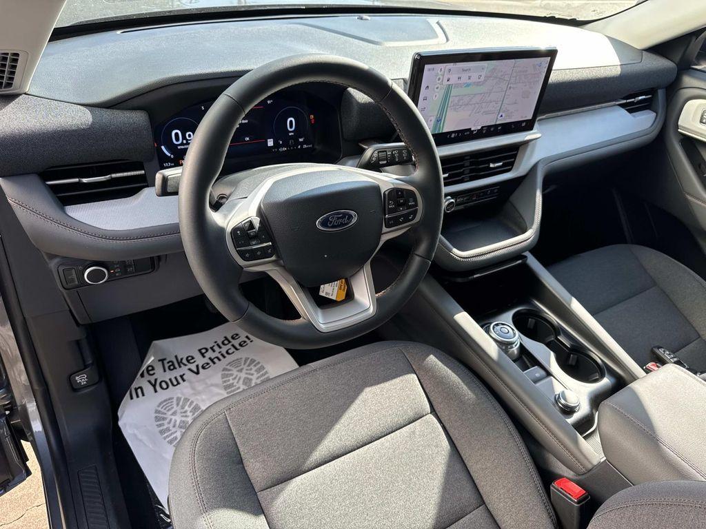 new 2025 Ford Explorer car, priced at $40,289