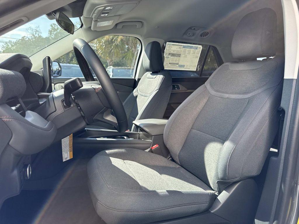 new 2025 Ford Explorer car, priced at $40,289