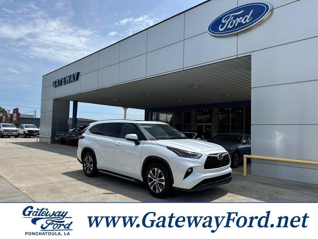 used 2022 Toyota Highlander car, priced at $29,993