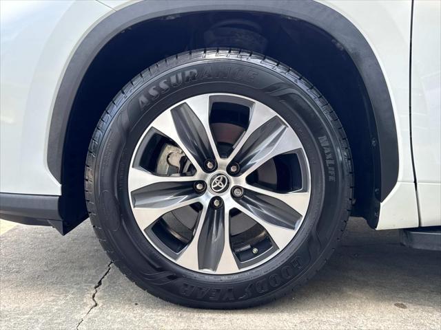 used 2022 Toyota Highlander car, priced at $31,767