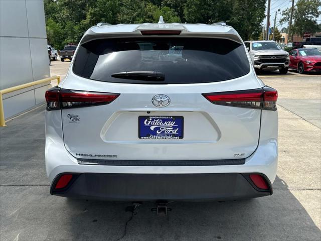 used 2022 Toyota Highlander car, priced at $31,767