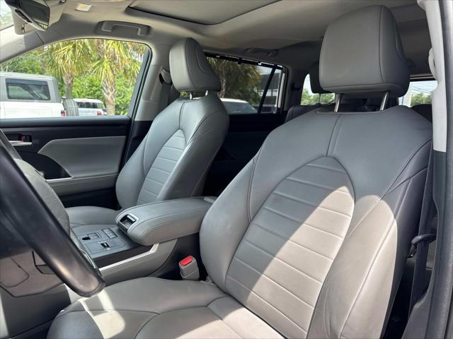 used 2022 Toyota Highlander car, priced at $31,767