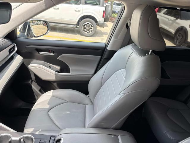 used 2022 Toyota Highlander car, priced at $31,767
