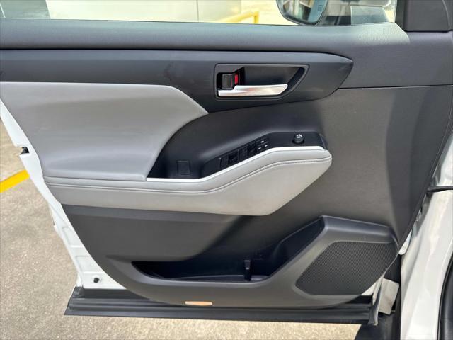 used 2022 Toyota Highlander car, priced at $31,767