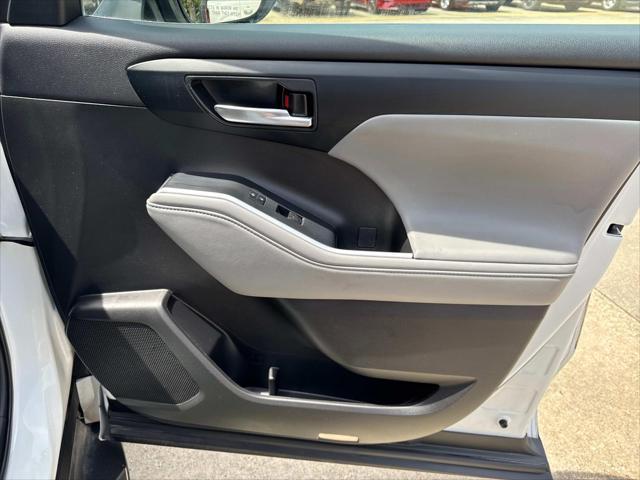 used 2022 Toyota Highlander car, priced at $31,767
